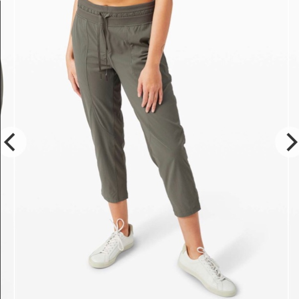 NWT Dance Studio Crop Sz 4 in Grey Sage